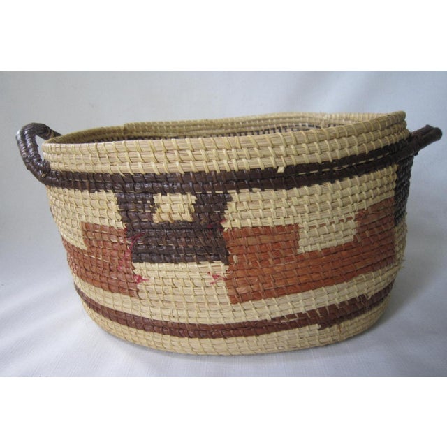 1960s 1970s Wounaan Indian Hand-Woven Classic Greek Key Panama Basket For Sale - Image 5 of 6