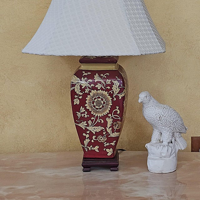 Vintage Chinoiserie Style Porcelain Table Lamp With Hand-Painted Floral Motif For Sale - Image 17 of 18