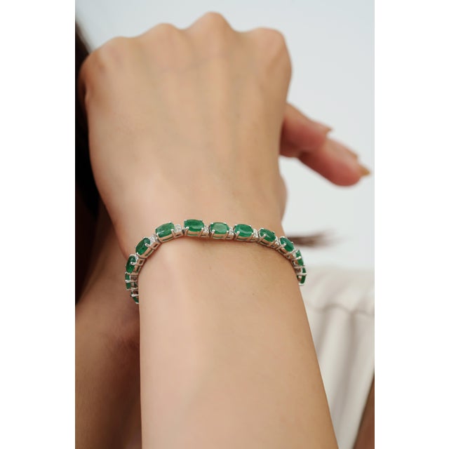 Classic 10.05 Ct Natural Oval Emerald & Diamond Tennis Bracelet in Solid 925 Silver For Sale - Image 11 of 12