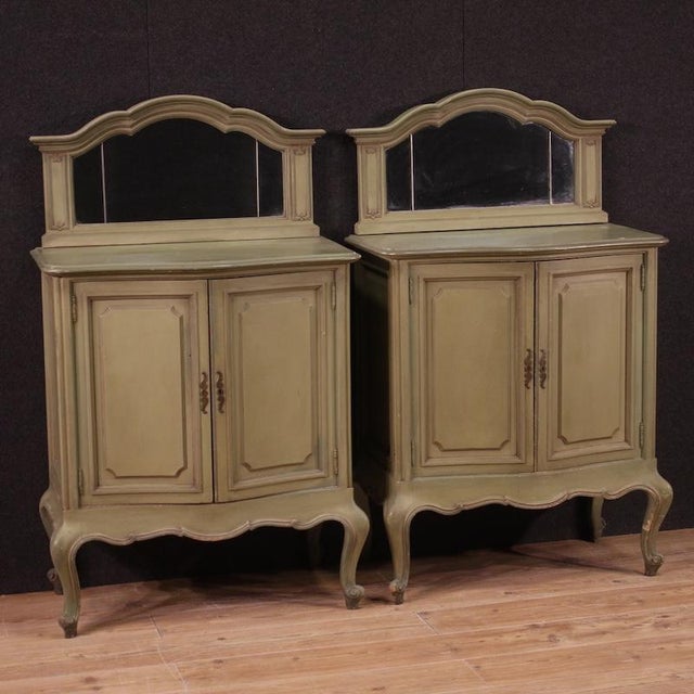 Mid-20th-century Italian sideboard. Curved at the front and straight at the sides, carved and lacquered wood, of beautiful...