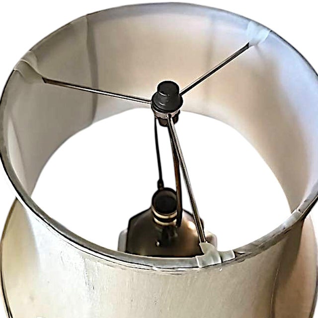 Frederick Cooper 1950s Frederick Cooper Hexagonal Brass & Wood Chinoiserie / Asian Table Lamp For Sale - Image 4 of 7