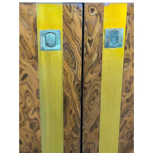 Hollywood Regency Chest of Drawers in Elm Burl and Brass by Gaggioli, 1970 For Sale - Image 3 of 18