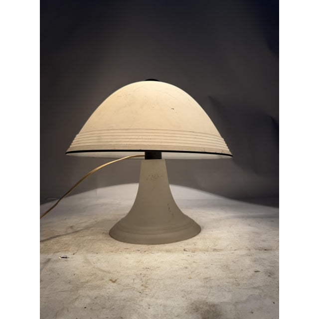 Beautiful vintage mushroom table lamp in worked Murano glass, classic Italian space age design from the 70s. Excellent...