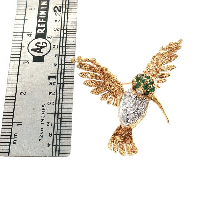 Mid 20th Century Mid-Century 18k Yellow Gold Emerald and Diamond Hummingbird Pin For Sale - Image 5 of 6