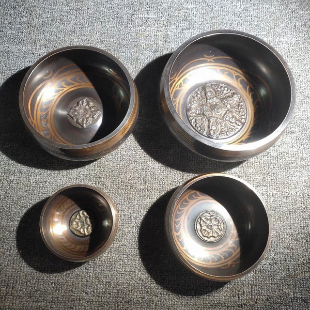 Chinese Vintage Chinese Chased Copper "Singing Bowl" Set (4 Pieces) With Wooden Mallets - 1727g For Sale - Image 3 of 10