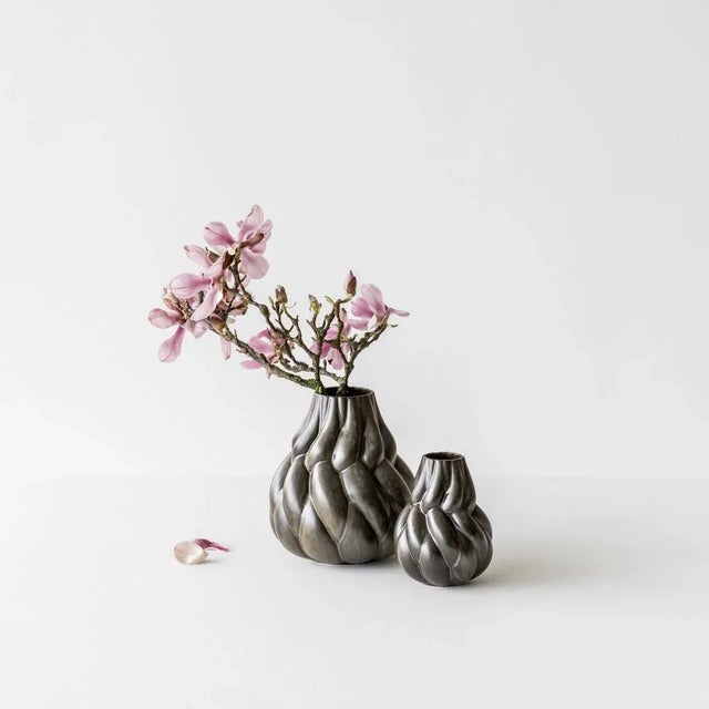 Not Yet Made - Made To Order Small Brown Eda Vase by Lisa Hilland for Mylhta For Sale - Image 5 of 7