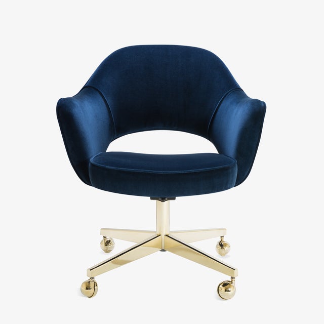 Metal Saarinen Executive Arm Chair in Navy Velvet, Swivel Base, Gold Edition For Sale - Image 7 of 7