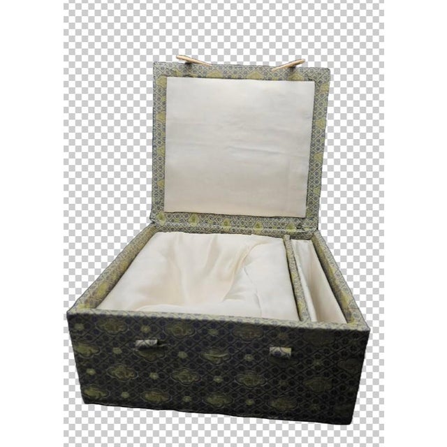 1980s Vintage 1980s Chinese Silk Covered Wooden Jewelry Trinket Gift Box W Down Lining For Sale - Image 5 of 7