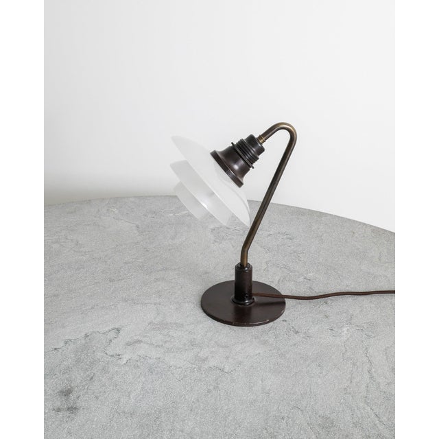 Mid-Century Modern Danish Glass PH 2/2 Desk Lamp by Poul Henningsen for Louis Poulsen, 1930s For Sale - Image 3 of 9
