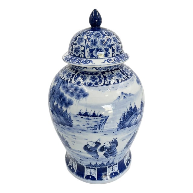 Late 20th Century Hand-Painted Chinese Blue and White Porcelain Ginger Jar For Sale