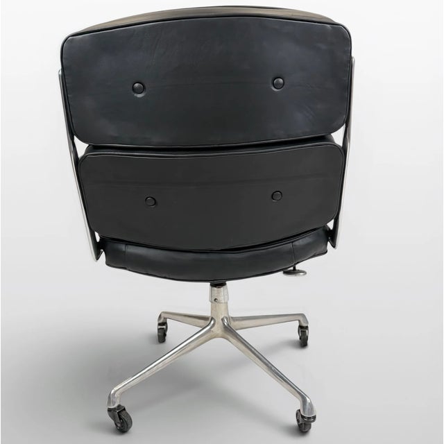 Mid-Century Modern Charles & Ray Eames for Herman Miller Time-Life Executive Chair Model 3474, 1968 For Sale - Image 3 of 10