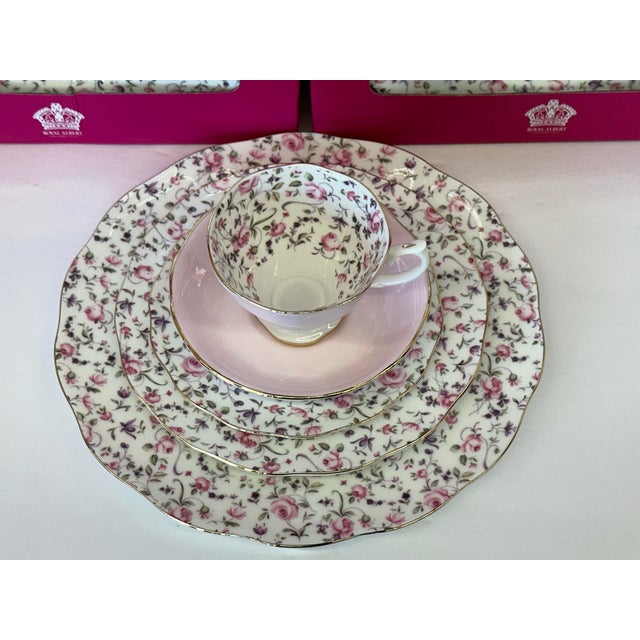 Royal Albert Royal Albert Rose Confetti China Place Settings – Service for Four (5-Piece Place Setting) - Total 20 Pieces For Sale - Image 4 of 11