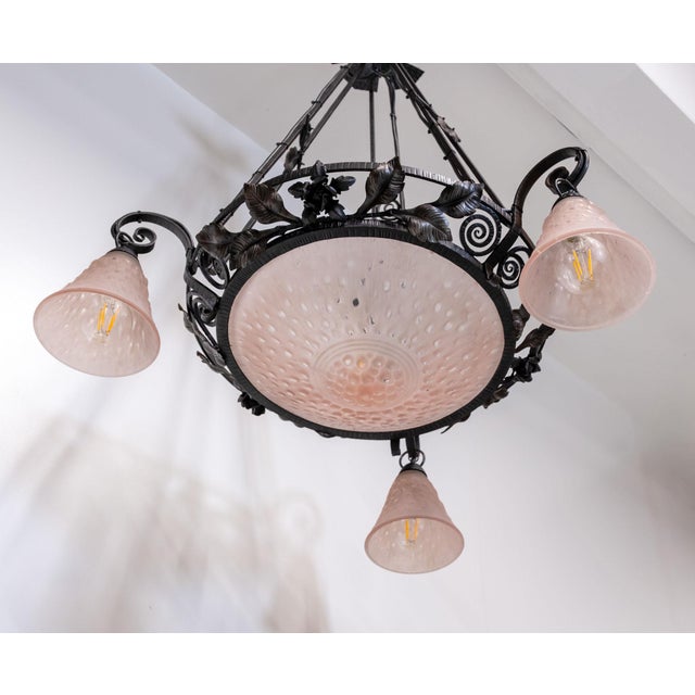 Muller Frères Art Deco Lunéville Pink Frosted and Wrought Iron Chandelier 1925 by Muller Frères, 1920s For Sale - Image 4 of 15