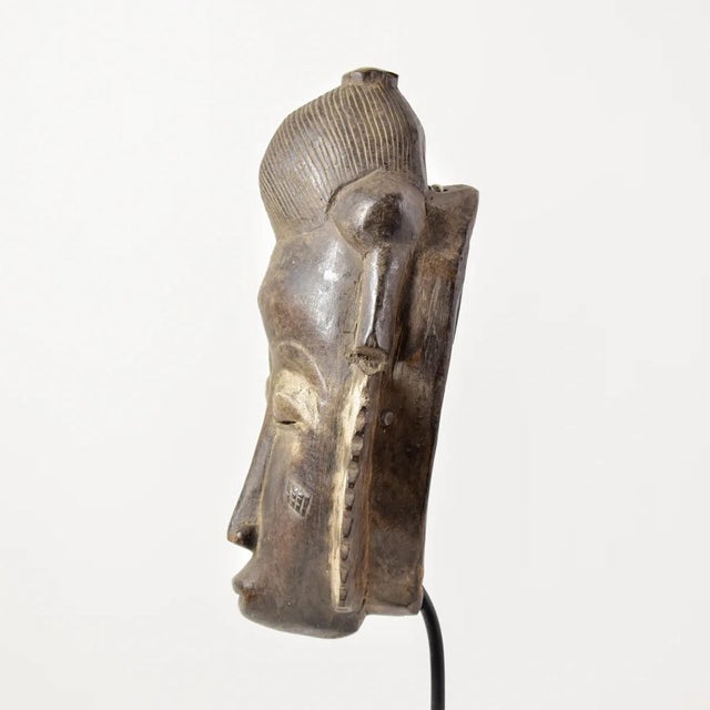 Brown Early 20th Century Yaure Baule Portrait Mask Côte d'Ivoire For Sale - Image 8 of 12