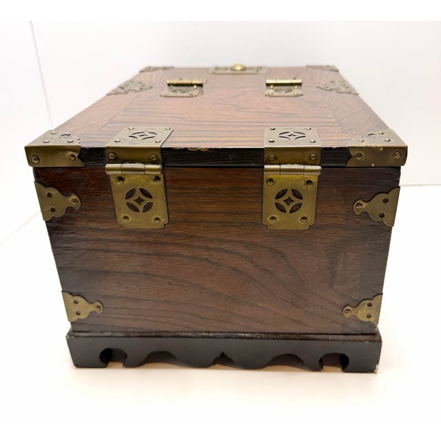 Antique Japanese Meiji or Taishō Era Brass Mounted Wooden Vanity Box Jewelry Chest For Sale - Image 12 of 12