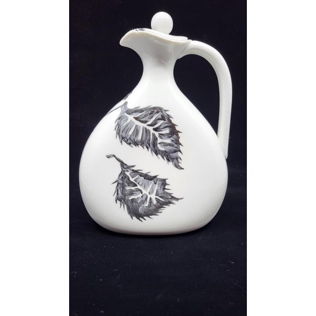 Jean Lurçat's white porcelain bottle, made by Haviland Limoges in the 1960s, embodies the elegance and creativity of this...