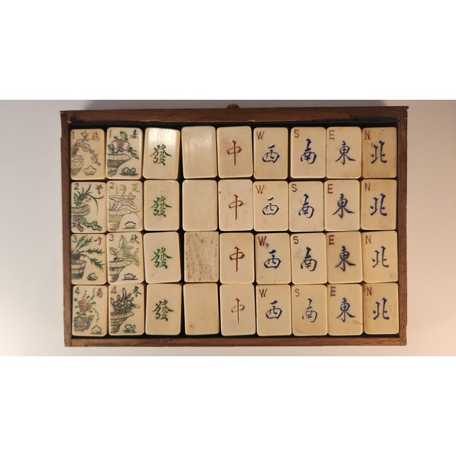 Stunning Antique Mahjong Set 1920s Made of Bone and Bamboo in AmazingCarved Box For Sale In New York - Image 6 of 15