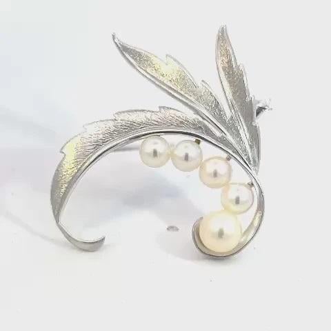 Contemporary 1990s Mikimoto Estate Akoya Pearl Brooch Pin Sterling Silver For Sale - Image 3 of 10