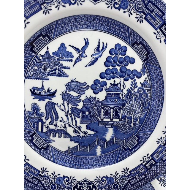 Traditional Late 20th Century Blue Willow Dinner Plates by Churchill Made in England - Set of 5 For Sale - Image 3 of 6