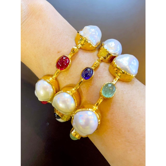 Bochic "Capri" Baroque South Sea Pearl & Ruby set 22k Gold & Silver Bangle For Sale - Image 16 of 18