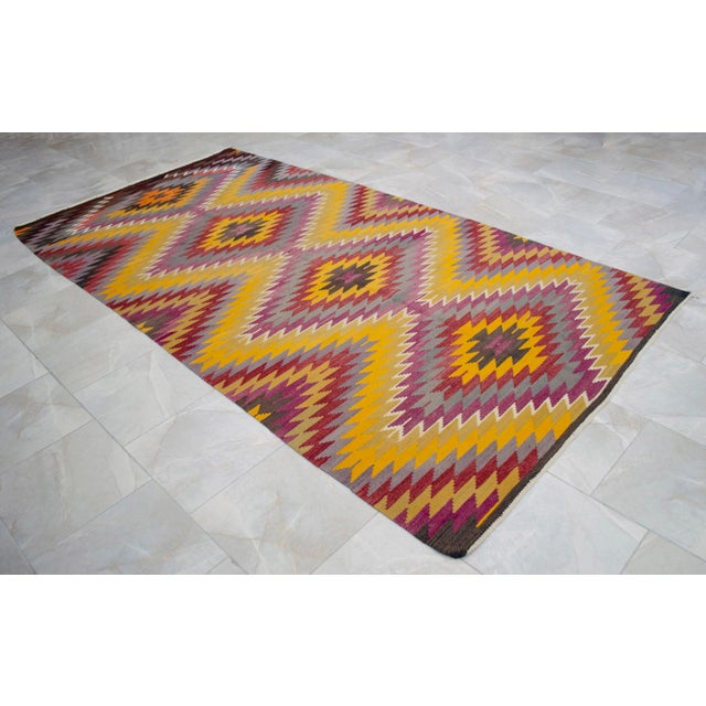 1970s Vintage Turkish Handwoven Kilim Rug – Tribal Flatweave, Boho Farmhouse Style – 5′5″ X 10′6″ For Sale - Image 5 of 12
