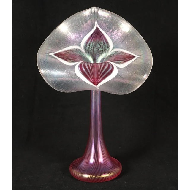Iridescent Pulled Feather Jack in the Pulpit Vase / Signed by Stuart Abelman 1999 For Sale - Image 9 of 9
