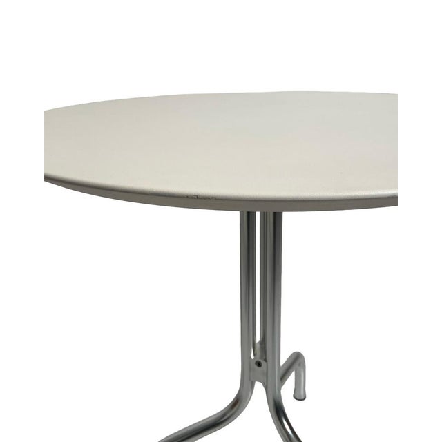 The Trio table is part of the eponymous series of coffee tables designed by Vico Magistretti for De Padova in the late...