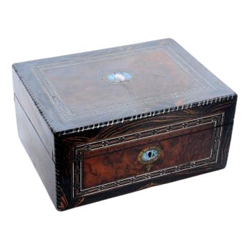 Rectangular Box in Wood For Sale