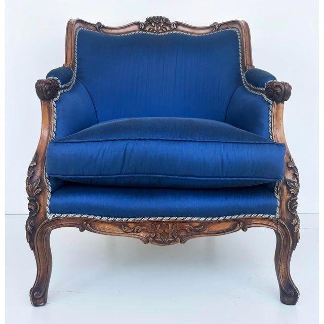 French 1920s Carved Walnut French Bergeres Armchairs Upholstered in Silk, a Pair For Sale - Image 3 of 12