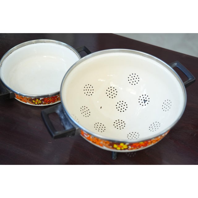 Vintage Enamel Floral Colander and Stew Pot Set, 1950s, Set of 2, in Good conditions. Designed 1950 to 1959
