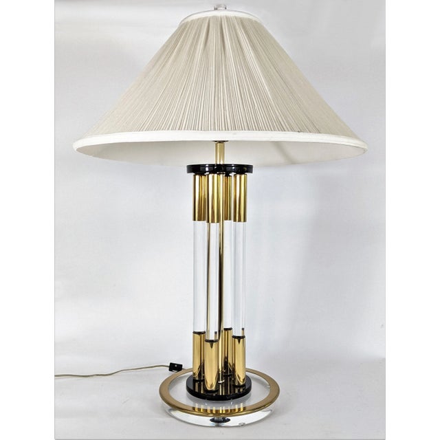 1980s Clearlite by Bauer Lucite and Brass 4 Column Table Lamp Vintage For Sale - Image 5 of 13