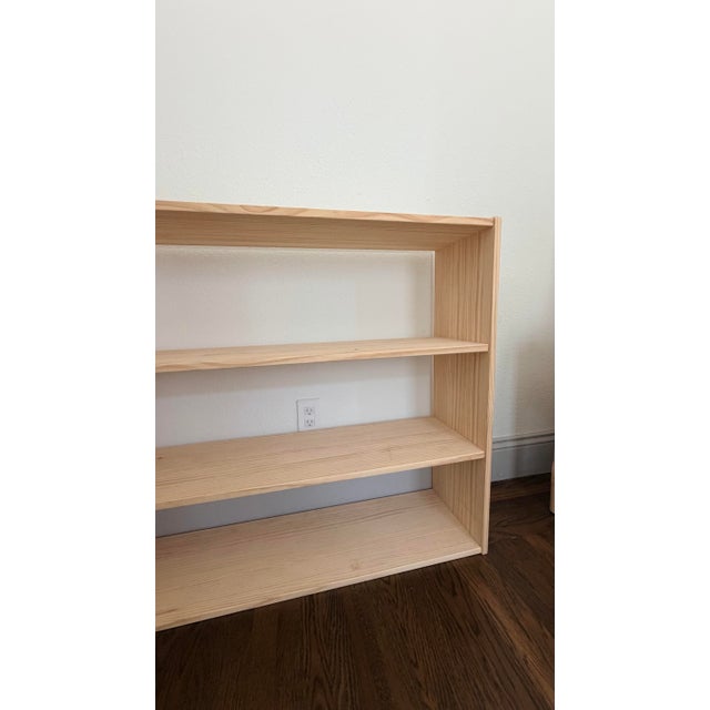 Montessori shelf inspired by the pedagogical approach of María Montessori, it is basic and ideal for keeping toys visible,...