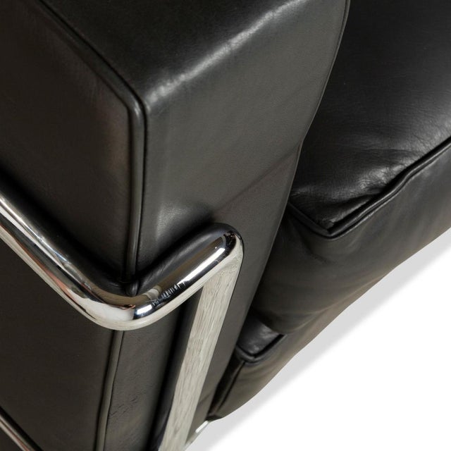 Cassina LC2 Leather Two-Seater Black Sofa by Le Corbusier for Cassina For Sale - Image 4 of 11