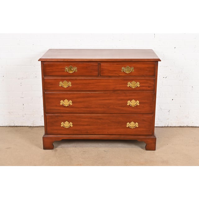 An exceptional Georgian or Chippendale style five-drawer dresser or chest of drawers By Henkel Harris USA, 1988 Solid...