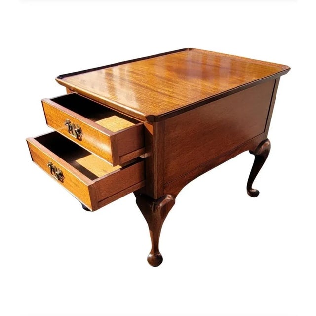 Biggs Furniture Two-Drawer Queen Anne Mahogany Side Table Nightstand For Sale - Image 4 of 9