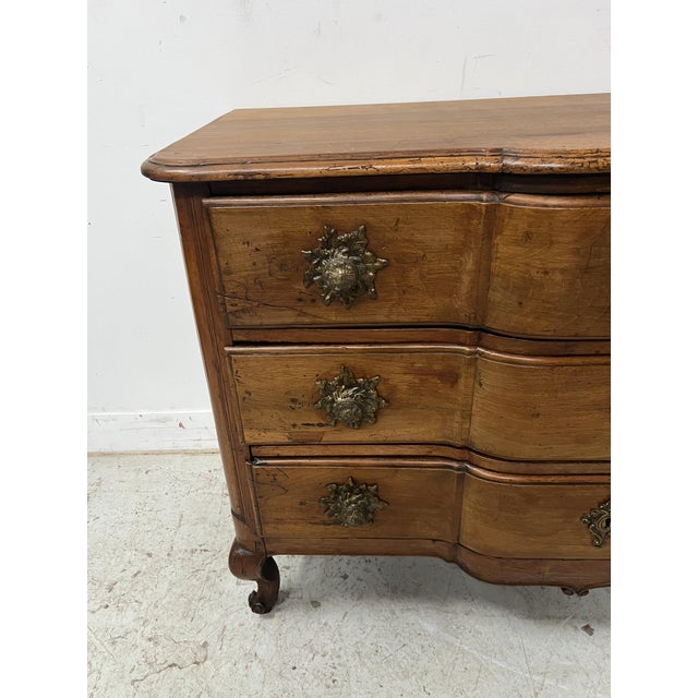 Louis XV Commode with Three Drawers in Walnut, 1700s For Sale - Image 15 of 16