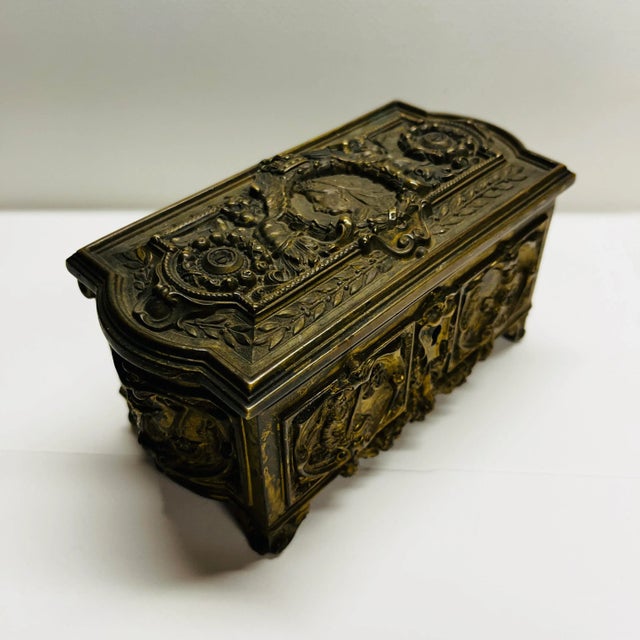 Bronze 1897 Queen Victoria Cast Brass Cask Box For Sale - Image 8 of 8