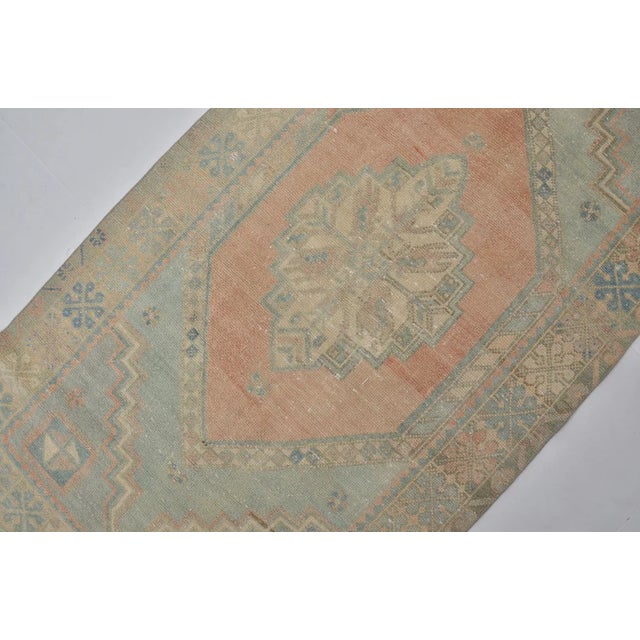 Handwoven Vintage Oushak With Faded Floral Medallion For Sale In Phoenix - Image 6 of 10