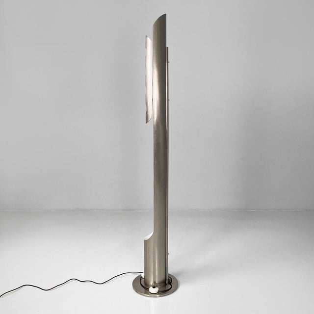Italian Space Age Round Floor Lamp in Metal with White Interior, 1970s For Sale - Image 4 of 18