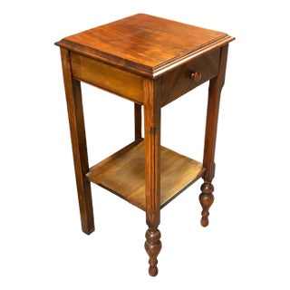 1970s Federal Style Solid Mahogany 2 Tier Bedside Nightstand Attributed Clore Furniture For Sale