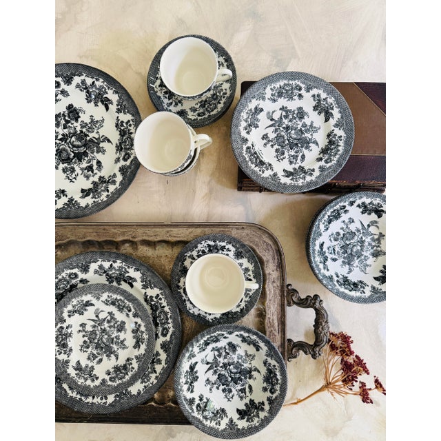 1980s 1980s Set of Nineteen (19) Barratts England Black Transferware Dinnerware Set, Asiatic Pheasant Style, Dinner Plates Bowls Teacups Saucers For Sale - Image 5 of 12