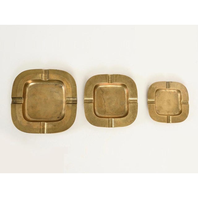 Italian Sculptural Brass Ashtrays by Carl Auböck, 1970s, Set of 3 For Sale - Image 3 of 15