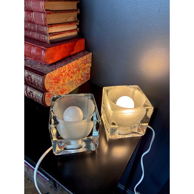 Pair of Peill & Putzler cube-shaped lamps in thick glass - made in Germany. 1970s. In excellent condition. Electrical...