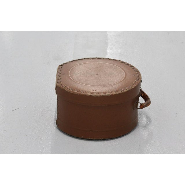 Brown Round Hat Box with Handle, 1920s For Sale - Image 6 of 18