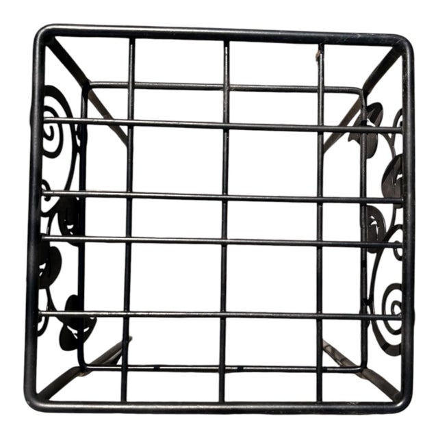 Vintage Black Metal Vine & Leaf Garden Plant Stand or Petite Accent Table For Sale In Indianapolis - Image 6 of 7