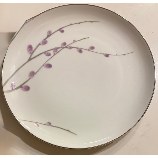 Chinoiserie Mid 20th Century Purple and Blue Chinoiserie Blossom and Floral Wall Plate Curation, Set of 7 For Sale - Image 3 of 13