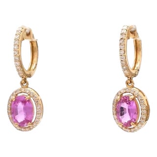 1.88 cts Natural pink sapphire and 0.44 cts diamond earrings in 18k gold For Sale