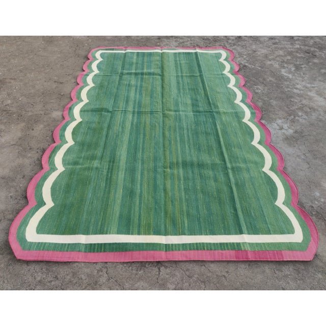 Cotton Vegetable Dyed Scalloped Edge Rug Green With Cream and Raspberry Pink Border - 6x9 For Sale - Image 11 of 11