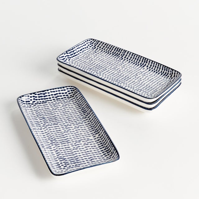 Set the table with a modern composition in blue. This set of 4 petite stoneware trays is made of dishwasher and microwave...