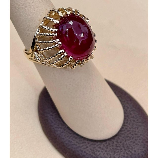 7 Carat Oval Cut Cabochon Pink Tourmaline 14 Karat Yellow Gold Ring For Sale In New York - Image 6 of 18